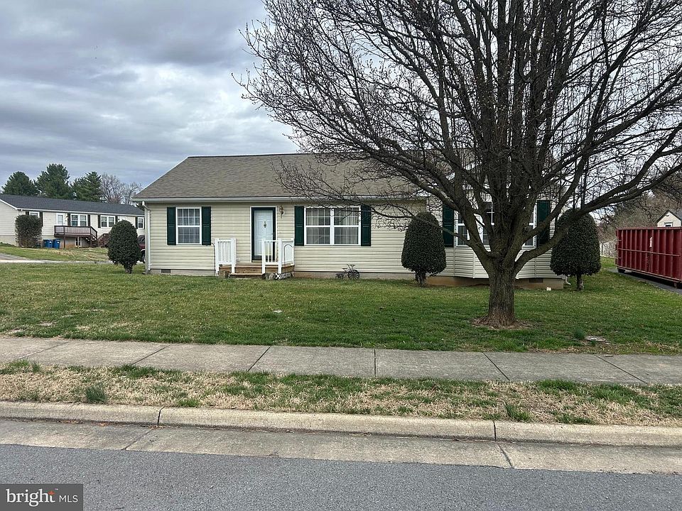 1st image of 300 E Fairfax St