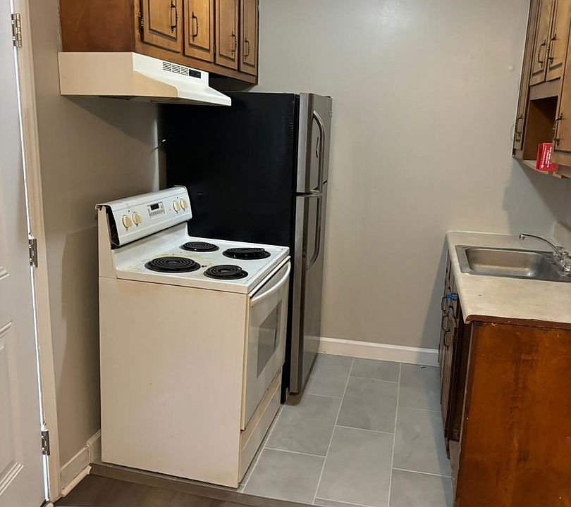 2nd image of 1410 Academy St #2