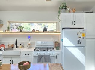 123 Hackett Pl, Los Angeles, CA 90042