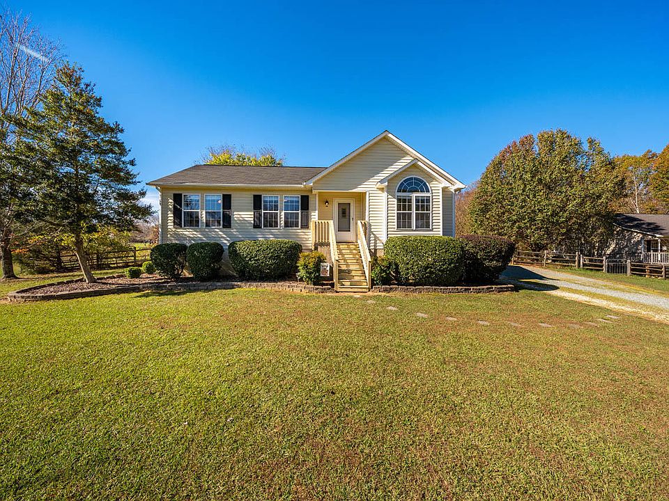 1st image of 2918 Trail Dr