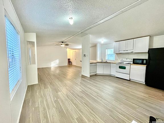 4th image of 275 Placid Cove