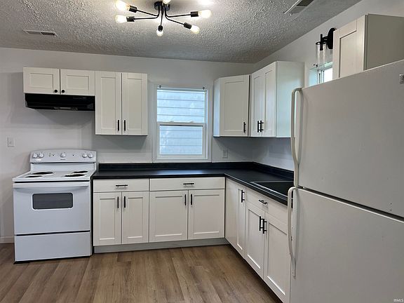 3rd image of 2108 W Memorial Dr