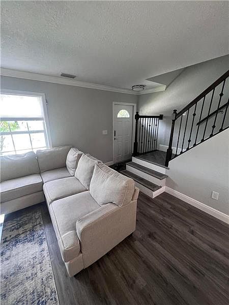 1st image of 293 Balsam St