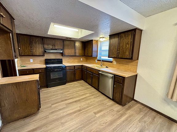 4th image of 1039 W Dorchester Way
