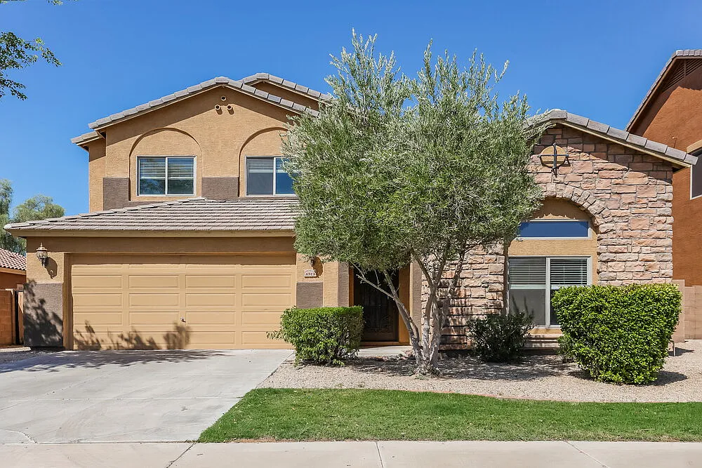 4 bed, 2.5 bath, 1824 sqft, $2,360 — Photo 1