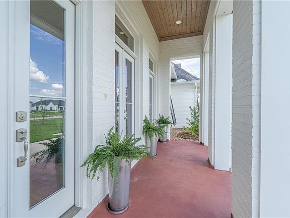 3rd image of 921 Calderwood Dr