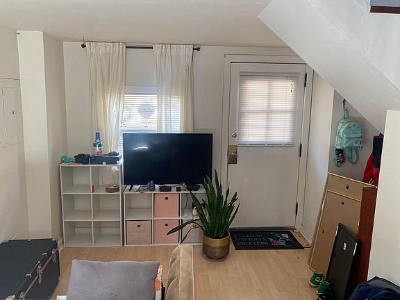 4th image of 439 Hanover Ave