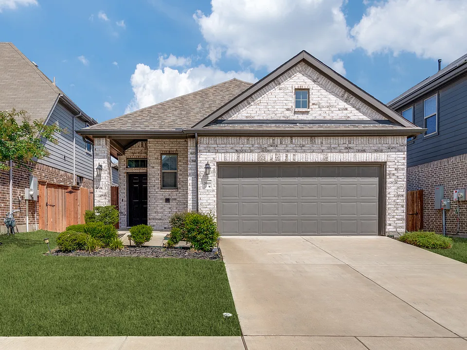 3909 Chesapeake Ln