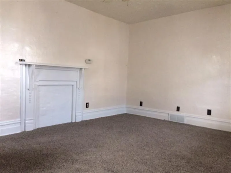 312 Anton St photo 1