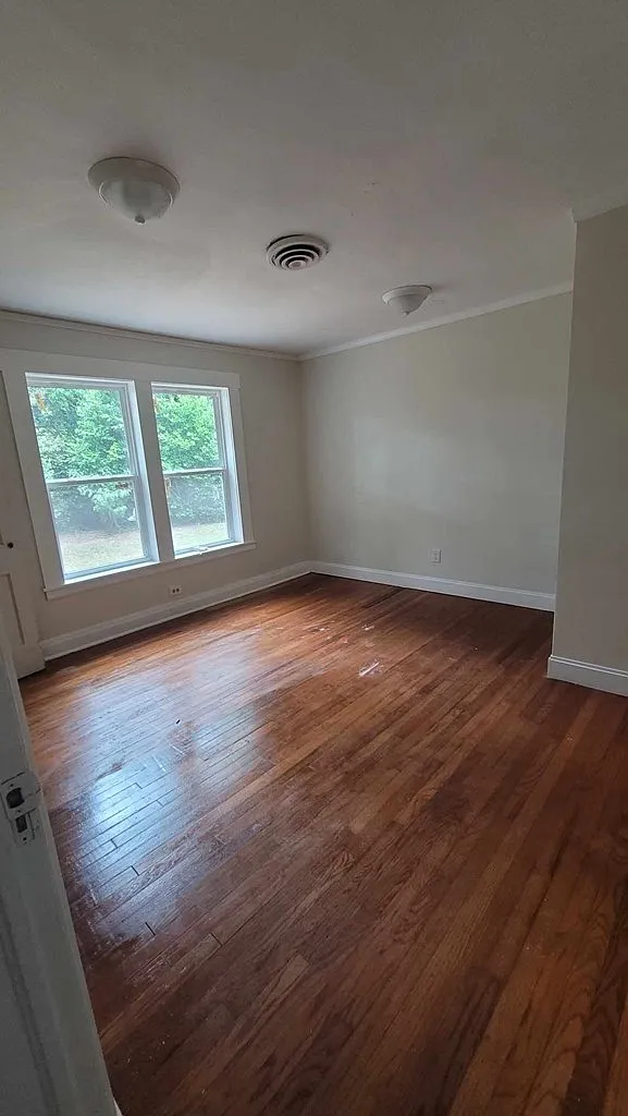 3 bed, 1.0 bath, 1428 sqft, $1,200 — Photo 4