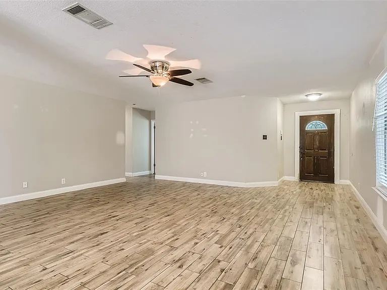1236 Dexford Dr — Photo 3