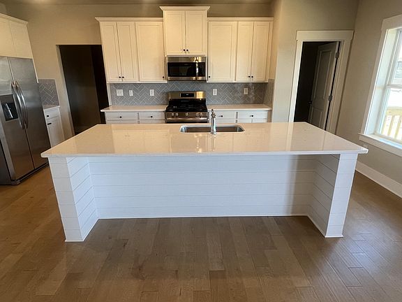 5th image of 5056 Wellesley Dr #194