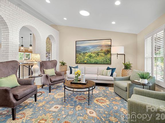 5th image of 10 Audubon Dr