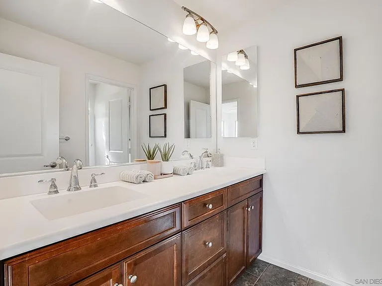 1876 Champagne Ct #5 — Photo 47