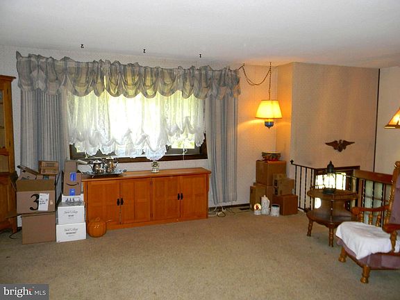 4th image of 2212 Oakwood Ln