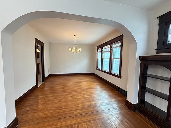 5th image of 300 N Park Ave Unit 2