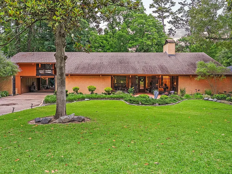 29 Winged Foot Dr — Photo 2