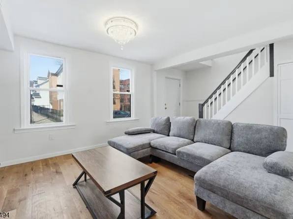 64 Willoughby St, Newark City, NJ 07112