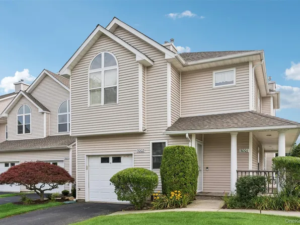 3002 Willow Pond Dr, Riverhead, NY 11901
