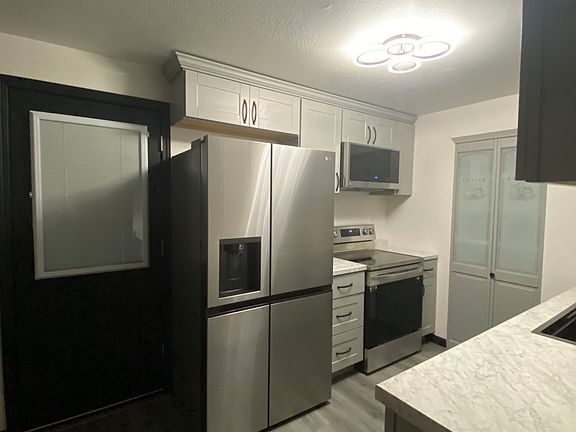 3rd image of 7617 Illahee Rd NE