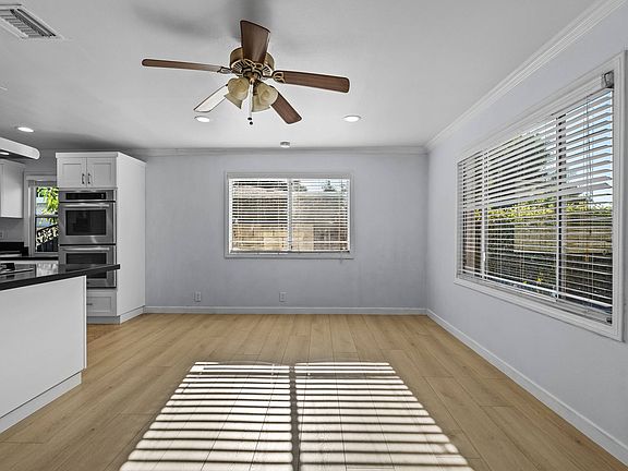 5th image of 15944 Valerio St