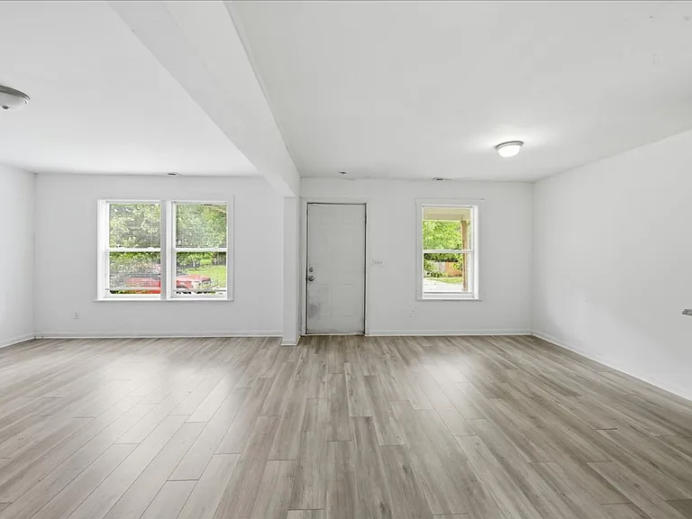 2828 N Gale St — Photo 4