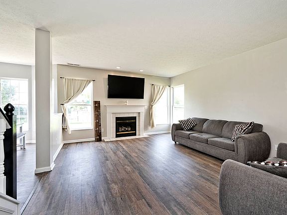 3rd image of 6259 Canterbury Dr