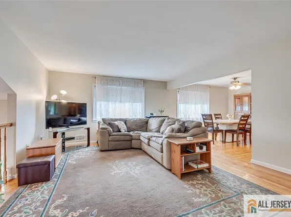 6 Paul Ave, Kendall Park, NJ 08824