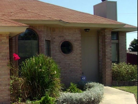 2nd image of 406 Saddle Dr
