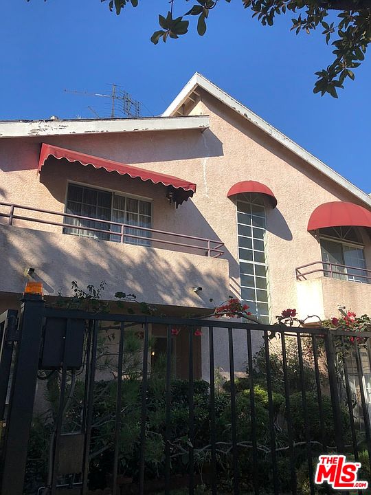 1st image of 1153 N Beachwood Dr