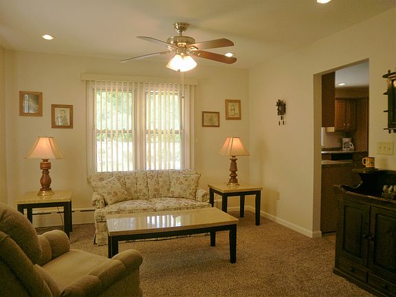 Formal Dining Room/Den