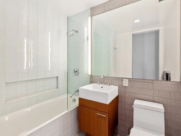 447 West 18th Street image 11 of 16