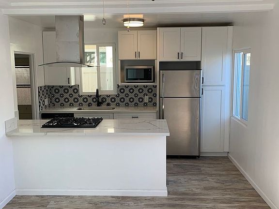 4th image of 4419 Kansas St