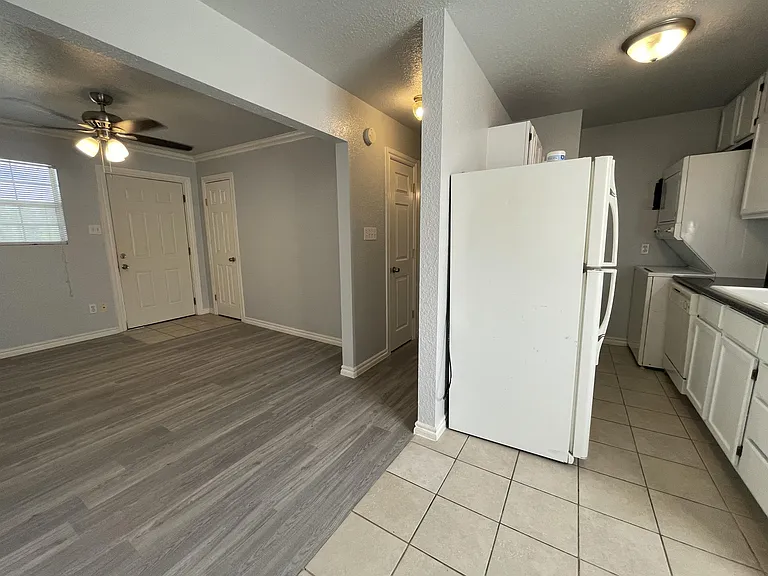 1103 NW Carroll Dr #3 — Photo 7