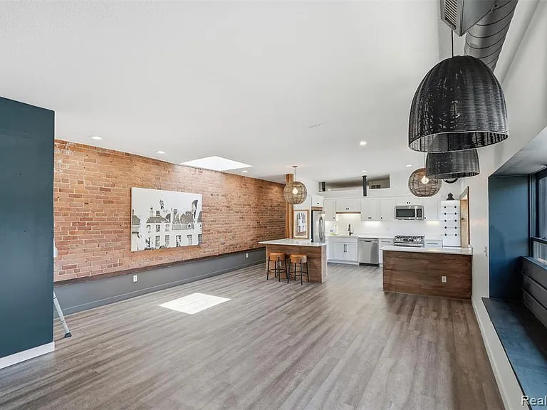 436 E Milwaukee St — Photo 5