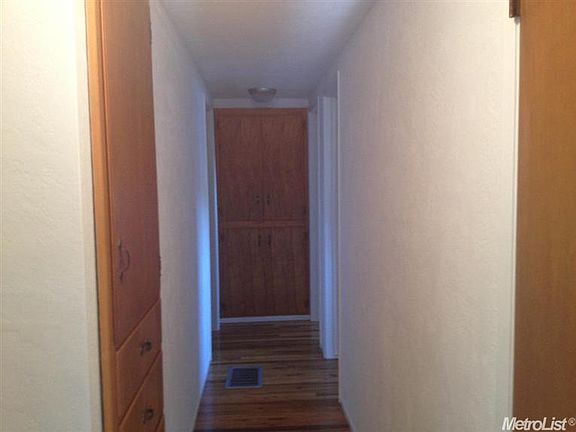 5th image of 526 N Loma Dr