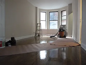 Rented by Robyn Lee, LREB