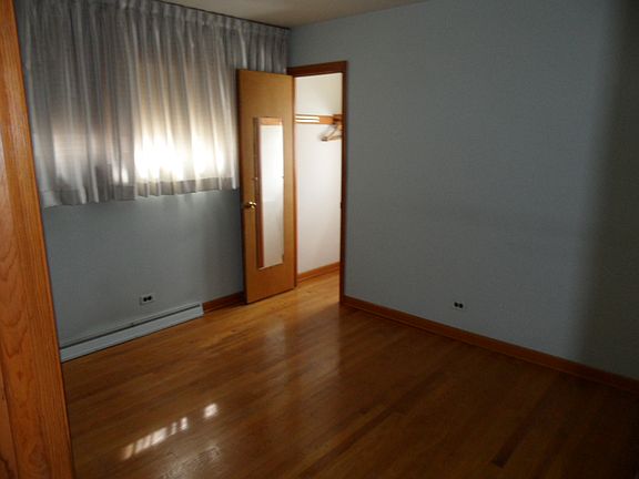 4th image of 3829 N Odell Ave