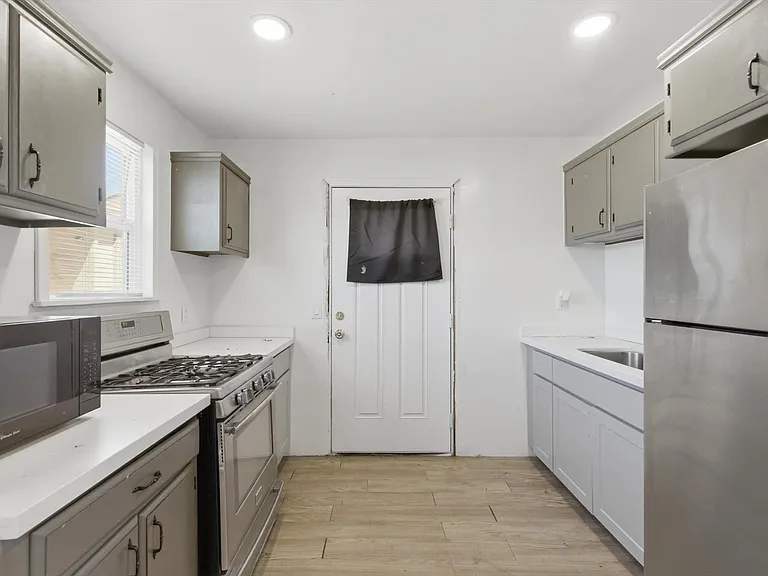 361 E Clarendon Ave — Photo 22