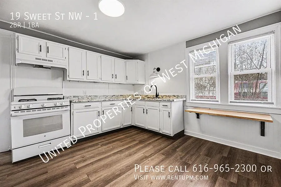 Building Photo - 19 Sweet St NE #1