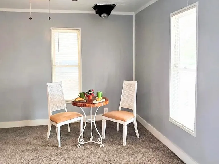 629 E Maple St — Photo 8