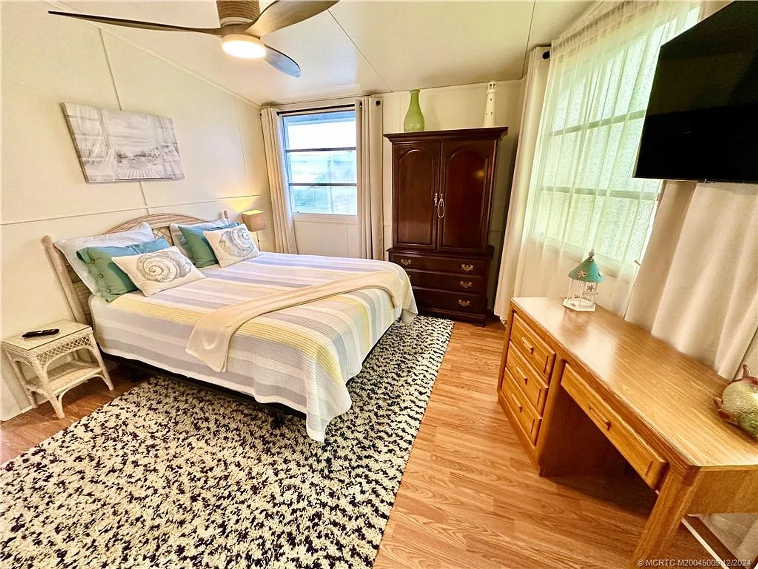 2 bed, 1.0 bath, $4,238 — Photo 4