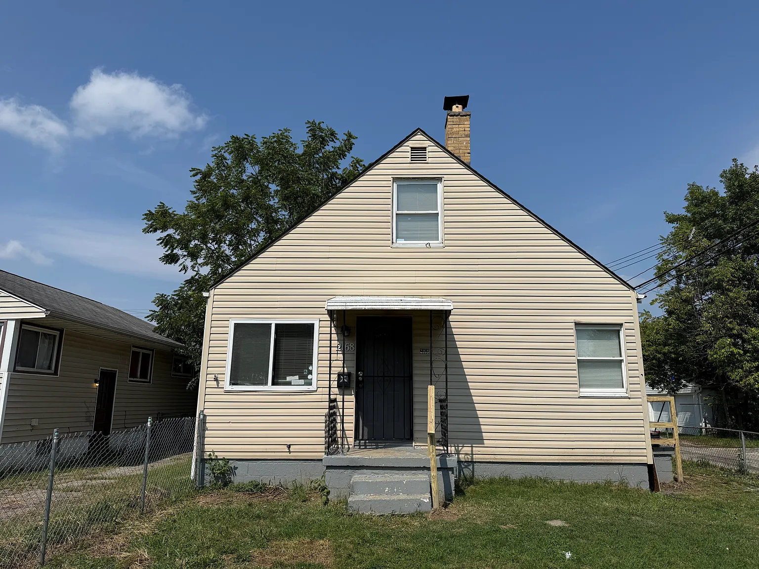 3 bed, 914 sqft, $1,350 — Photo 2