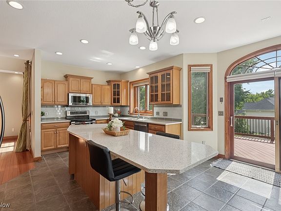4th image of 1042 Lancewood Dr