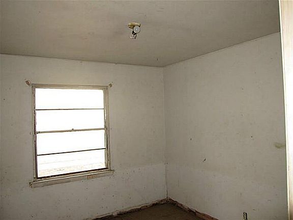 5th image of 2637 Oates Dr
