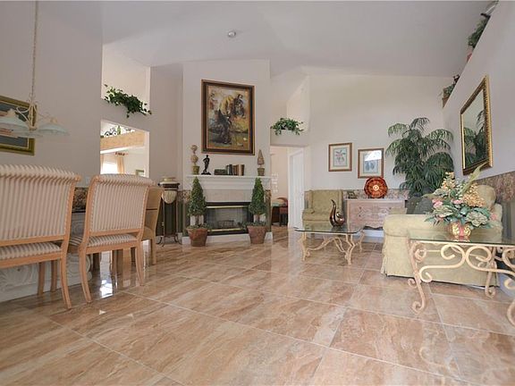 3rd image of 401 Oxford Dr