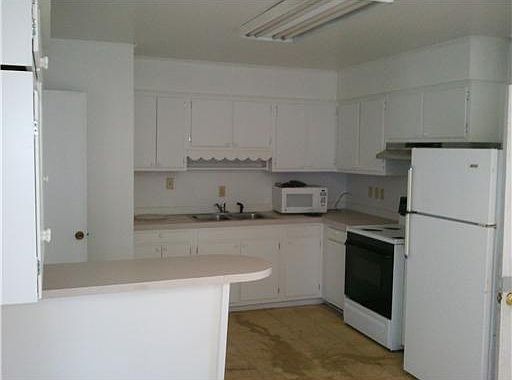 2nd image of 202 Woodland Cir