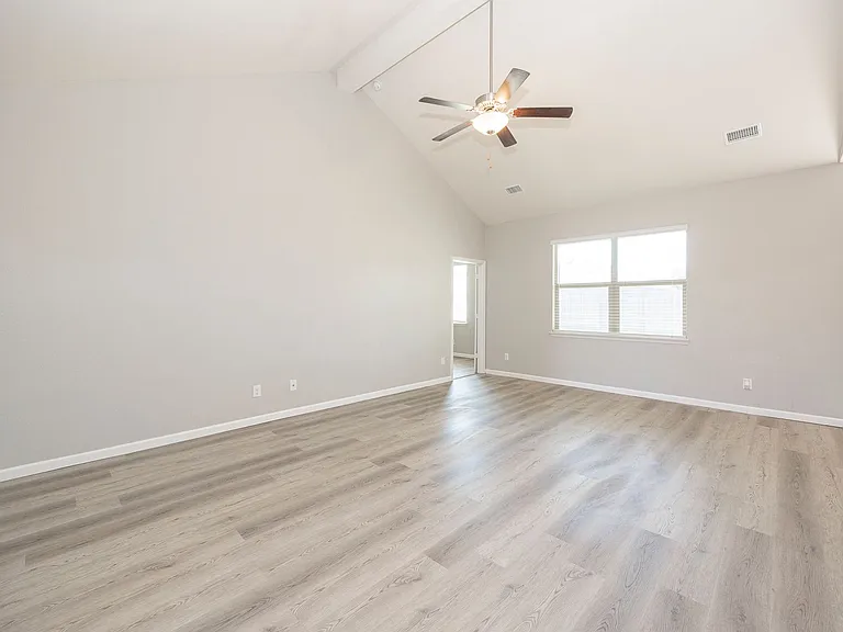 208 Harvey St — Photo 14