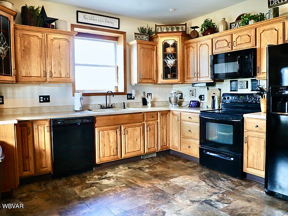 3rd image of 416 Weldon St