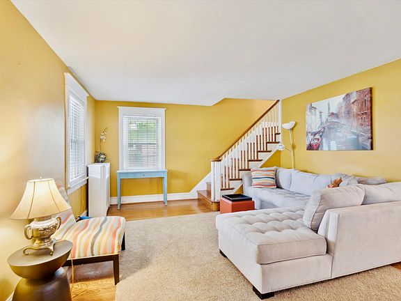 3rd image of 933 Foss Ave